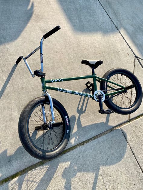 Cult, merritt,bsd bandon begin frame Bmx Aesthetic, Scott Bikes, Gt Bmx, Vintage Jeans Mens, Bmx Street, Bike Hacks, Stunt Bike, Ronaldo Videos, Bmx Bicycle