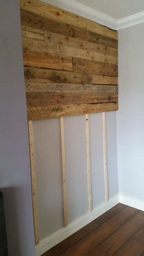 Pallet Wall Living Room Pallet Projects Pallet Walls Pumpkin Pottery, Wooden Pallet Wall, Pallet Wood Wall, Koti Diy, Floor Painting, Stencils Painting, Porch Floor, Wood Pallet Wall, Pallet Wall