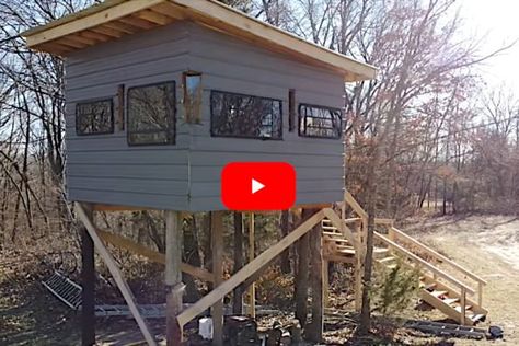 Tree House Hunting Blind, Gravity Wagon Deer Blind, Deer Stand Interior Ideas, Hunting Blind Interior Ideas, Deer Blinds Ideas, Shooting House Ideas Hunting, Hunting Blind Windows, Hunting Blind Ideas, Deer Blind Ideas