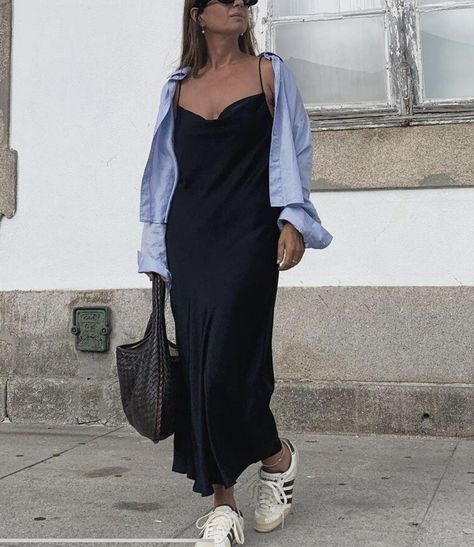 Long Black Dress Outfit, Style A Maxi Dress, Shirt Over Dress, Black Maxi Dress Outfit, Maxi Dress Outfit Summer, Simple Maxi Dress, Black Dress Outfit Casual, How To Style A Maxi Dress, Simple Maxi