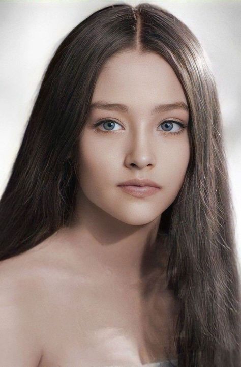 Olivia Hussey, Model Face, Pretty Eyes, Vintage Beauty, Woman Colour, Pretty Face, Pretty Hairstyles, Old Hollywood, Celebrities Female