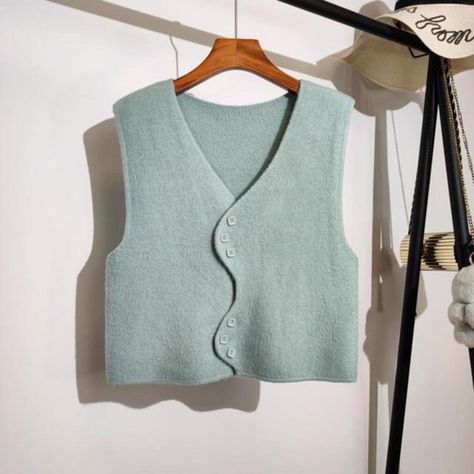 Knit.Glow @insta Diy Vetement, Style Vest, Vintage Vest, Diy Sewing Clothes, Mode Inspo, Sleeveless Sweater, Knit Vest, Sewing Clothes, Fashion Sewing