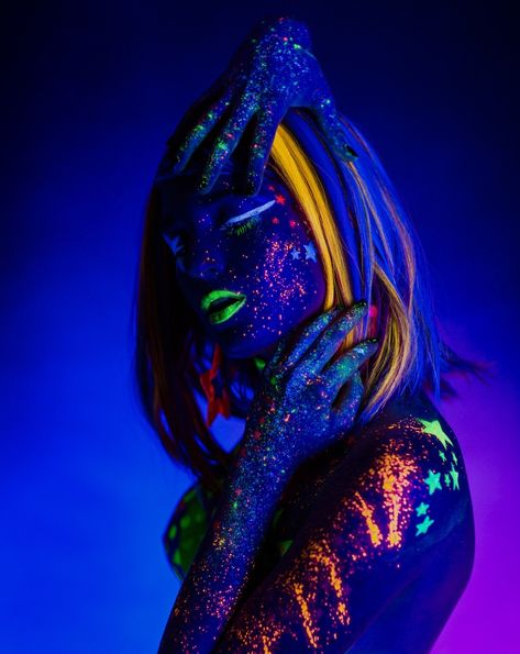 Uv Photoshoot, Blacklight Paint, Rave Theme, Uv Photography, Photo Splash, Lsd Art, Uv Paint, Light Painting Photography, Neon Photography