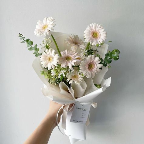 Gerbera Daisy Bouquet, Gerbera Bouquet, Love Bouquet, Valentine Bouquet, Gerbera Flower, Flower Bouquet Diy, Daisy Bouquet, Fresh Flower Bouquets, Boquette Flowers