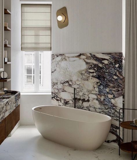 Calacatta Marble Bathroom, Beautiful Small Bathrooms, Calacatta Viola Marble, Viola Marble, Calacatta Viola, Beach House Interior Design, White Room Decor, Small Bathroom Makeover, Calacatta Marble