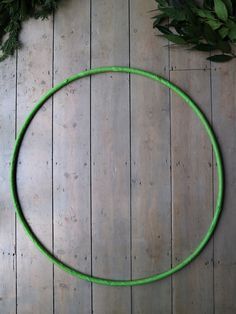 Diy Green Wreath, Outdoor Large Wreath, Diy Giant Wreath Photo Prop, Over Size Wreath, How To Make A Big Wreath, Extra Large Wreath Diy, Diy Xl Christmas Wreath, How To Make A Giant Christmas Wreath, Diy Huge Wreath