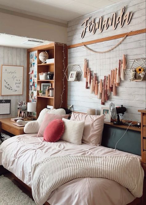 Dorm Room Ideas Blue, Texas Tech Dorm Room, Neutral Dorm Room Ideas, Neutral Dorm Room, Room Ideas Blue, Neutral Dorm, Dream Dorm Room, Cozy Dorm Room, Dream Dorm