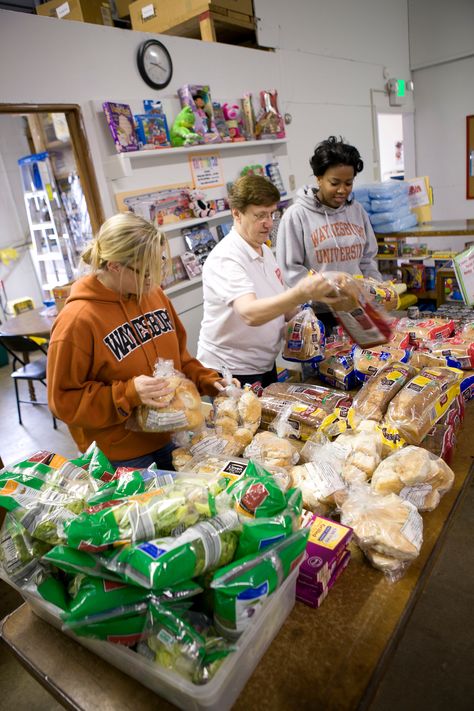 Bonner Scholars volunteering at the Salvation Army food pantry.     Bonner Scholars engage in community service and enrichment opportunities for an average of 10 hours per week during the school year. Food Pantry Volunteer, Charity Volunteer Aesthetic, Community Service Vision Board, Volunteering Aesthetic Hospital, Community Outreach Aesthetic, Community Work Aesthetic, Vision Board Volunteer, Church Community Aesthetic, Community Volunteer Aesthetic