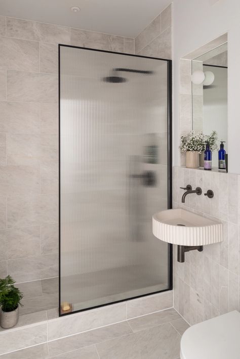 Small bathroom with semi-circular fluted-concrete sink and fluted-glass shower partition. Clever Design In A Small London Apartment - The Nordroom Bathroom Sink Design, Small Bathroom Renovation, Glass Interior, Fluted Glass, Shower Niche, Glass Partition, Unique Bathroom, Basement Bathroom, Big Bathrooms