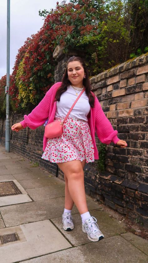 Curvy Pink Outfits, Plus Size Preppy Outfits Spring, What To Wear With Floral Skirt, Danish Pastel Outfits Plus Size, Cute Summer Outfits Plus Size Casual, Plus Size Pink Skirt Outfit, Barbiecore Aesthetic Outfit Plus Size, Pink Outfits Curvy, Floral Dresses Outfit