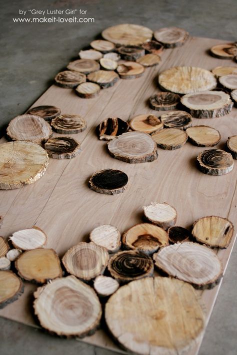 How to make your own wood slice backdrop Epoxy Wood Projects Diy, Sliced Wood Art, Tree Wood Projects, Wood Slice Art Decor, Flower Ceremony, Wood Log Crafts, Wood Slice Decor, Balkon Decor, Wood Cookies