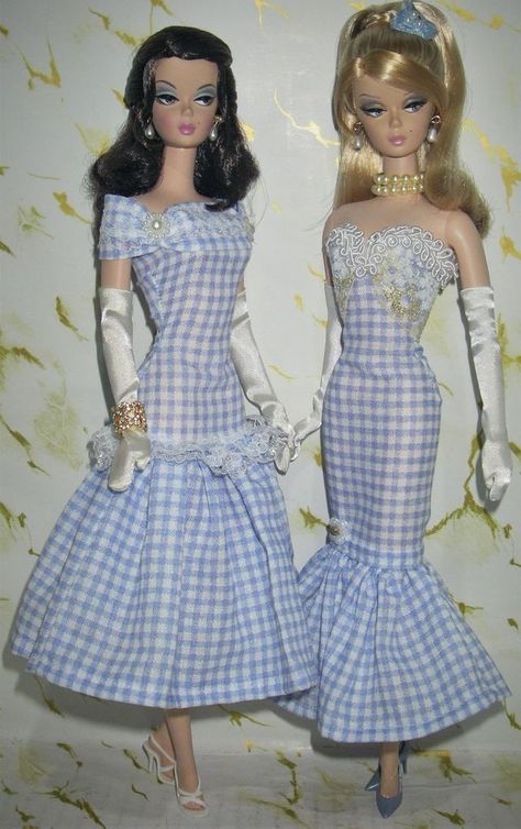 Barbie Doll Vintage Clothes, Barbie Doll Outfits Vintage, Barbie Vintage Aesthetic, Vintage Barbie Outfit Ideas, Iconic Barbie Doll Outfits, Barbie Iconic Looks, Barbie Customization, Original Barbie Outfits, Silk Stone Barbie