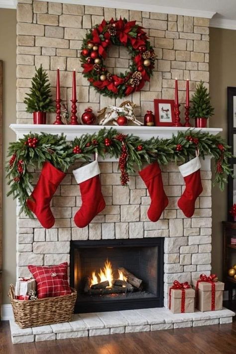 Less Is More Christmas Decorating, Fireplace Decorations For Christmas, Christmas Decoration Fireplace, Hall Christmas Decor, Christmas Home Decorations Living Room, Fireplace Christmas Ideas, Christmas Decor Ideas Fireplace, Fireplace Christmas Decor Ideas, Garland Decor Ideas