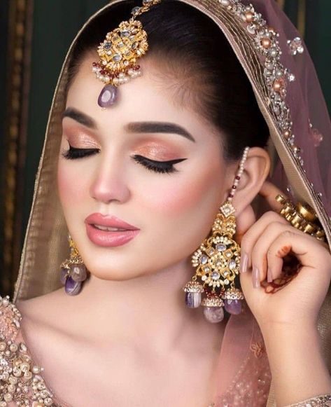 Desi Bridal Makeup, Pakistani Makeup, Party Eye Makeup, Make Up Gold, Indian Bride Makeup, Party Makeup Looks, Peach Makeup, Pakistani Bridal Makeup, Bridal Makeup Images