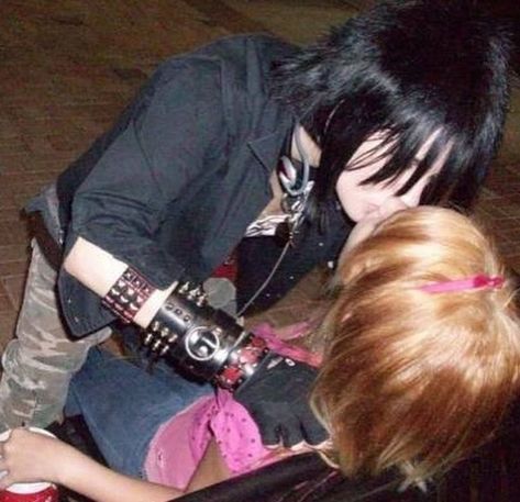 Emo Boys 2000s, Emo Couples, Emo Love, Scene Core, 2000s Emo, Scene Queens, Rawr Xd, Emo Kid, Cute Emo