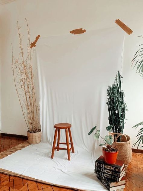 Diy Boutique Backdrop, Backdrops For Boutique, Background Set Up For Photoshoot, Linen Backdrop Photoshoot Outdoor, Set Up For Photoshoot At Home, At Home Photo Backdrop, Backdrop Ideas For Photos At Home, Neutral Photo Studio, Simple Photoshoot Backdrop