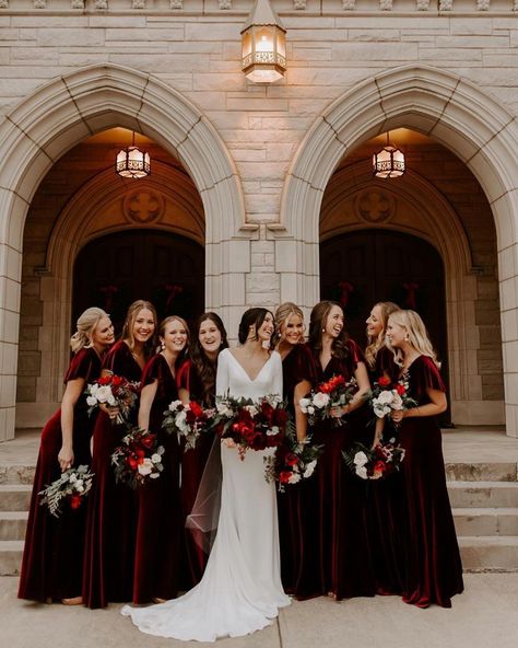 Velvet Bridesmaid Dresses Winter, Winter Velvet Dresses, Christmas Bridesmaid Dresses, Burgandy Bridesmaids Dress, Dark Red Bridesmaid Dresses, Dark Red Wedding, Christmas Wedding Dresses, Christmas Bridesmaids, Christmas Wedding Themes