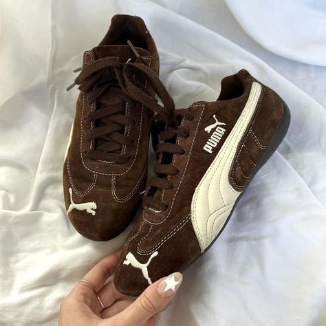 Amazing vintage brown puma sneakers! I am in love... - Depop Cute Vintage Sneakers, Vintage Style Sneakers, Brown Puma Shoes, Puma Vintage Shoes, Vintage Puma Sneakers, Brown Aesthetic Shoes, Trainers Aesthetic, Womens Brown Shoes, Puma Sneakers Outfit