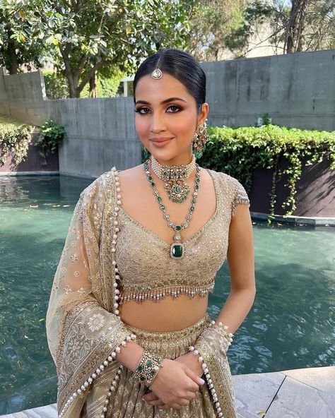 The Bridal Affair India® on Instagram: “We believe ivory lehengas have a certain panache to it when bejeweled to perfection! 🤍 Via @meerasakhrani Outfit @taruntahiliani…” Meera Sakhrani, Indian Engagement, Indian Bride Makeup, Reception Outfit, Engagement Bride, Indian Outfits Lehenga, Indian Bridal Photos, Indian Bride Outfits, Lehnga Dress