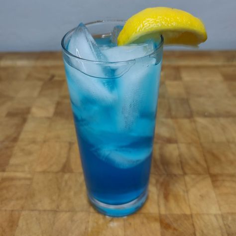 Electric Lemonade Blue Lemonade Punch, Blue And Yellow Cocktail Drinks, Blue Lemonade Non Alcoholic, Uv Blue Mixed Drinks, Vodka Sprite, Electric Lemonade, Electric Blue Lemonade, Vodka Punch, Brandy Cocktails