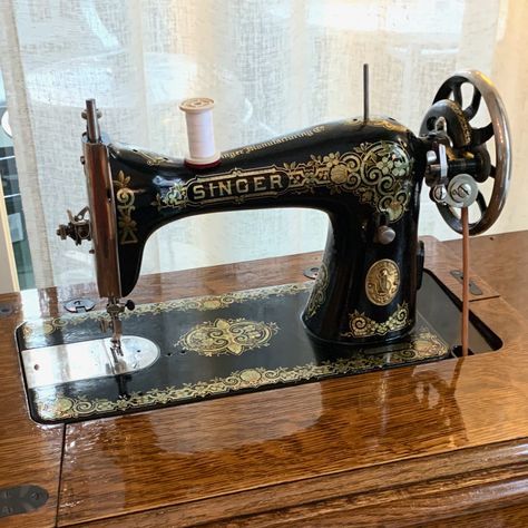 Antique Sewing Machine Table, Singer Sewing Machine Table, Sawing Machine, Sewing Machine Tables, Colorful Hairstyles, Sewing Machine Repair, Sewing Machine Table, Moonlight Photography, Treadle Sewing Machines