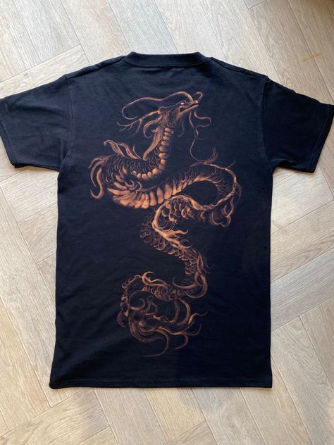 Bleach On Black Clothes Art, Tshirts Painting Ideas, Bleach Shirts Design, Dragon Bleach Shirt, Bleach Art On Shirt, Diy Bleach Tshirt Ideas, Bleach Jumper Design, Painted Shirts Ideas, Bleach Paint Designs