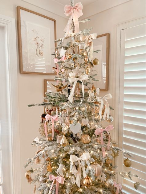 Boho pink Christmas tree balsalm hill white cream bows gold vintage ornaments decoration Neutral Pink Christmas Tree, White Christmas Tree Candy Theme, Boho Christmas Tree Pink, Boutique Christmas Tree, Baby Girl Nursery Christmas Tree, White Gold Pink Christmas Tree, White And Blush Christmas Tree, Pink Ornament Tree, Christmas Tree For Baby Girl