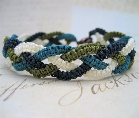 Macrame Simple, Braided Macrame, Macrame Bracelet Patterns, Bracelet Macrame, Hemp Jewelry, Hemp Bracelets, Bracelet Simple, Micro Macramé, Crochet Bracelet