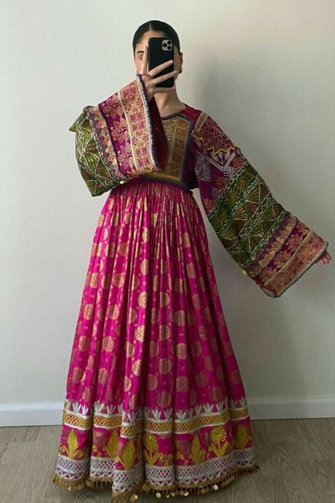 Afghani Dresses, Afghani Clothes, Old Dress, Afghan Fashion, Desi Fashion Casual, Afghan Clothes, Polka Dot Maxi Dresses, Pakistani Fancy Dresses, Afghan Dresses