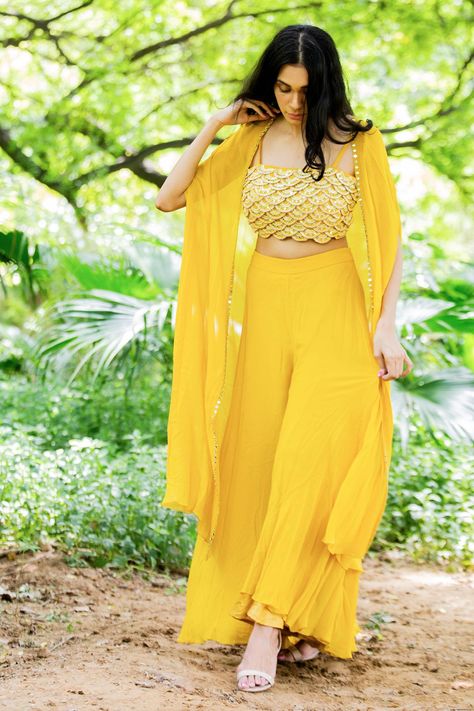 Haldi Ceremony Outfit Plazo, Women Yellow Outfits, Sharara Designs For Haldi Ceremony, Haldi Coord Set, Haldi Ceremony Outfit Indian, Yellow Sharara Designs, Yellow Shrug Outfit, Yellow Plazo Suit For Haldi, Haldi Outfit For Sister Wedding