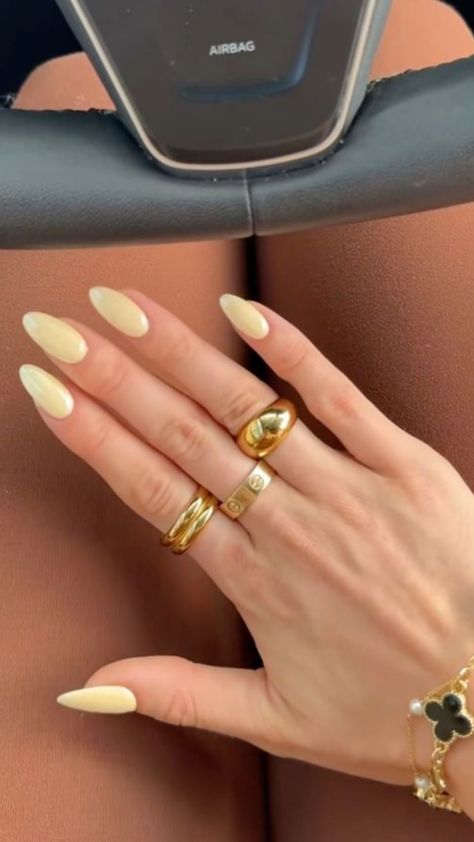 There are so many cute summer nail ideas on this list to save for the warmer weather! I can't wait to try these at my next salon appointment. Cute Summer Nail Ideas, Summer Nail Ideas, Best Nails, One Color Nails, Summery Nails, Casual Nails, Neutral Nails, Yellow Nails, Girls Nails