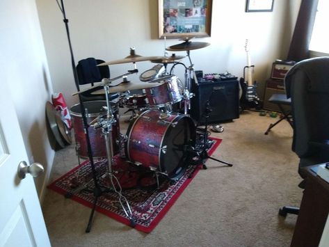 How to Soundproof a Room for Drums  Complete Guide Drum Studio Music Rooms, Small Music Room, Band Room Ideas, Sound Proofing A Room, Studio Music Room, Electric Drum Set, Drums Studio, Drywall Construction, Diy Drums