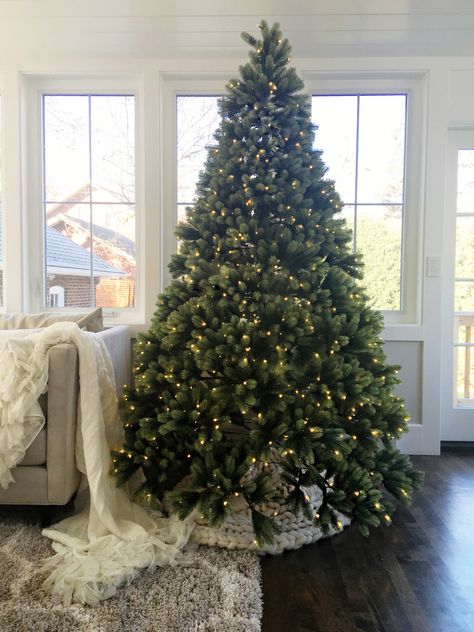 Realistic Artificial Christmas Trees, Painting Shower, Artificial Christmas Trees, Popular Crafts, Real Christmas Tree, Christmas Tree Shop, Metal Tree, Christmas Mood, Christmas Tree Lighting