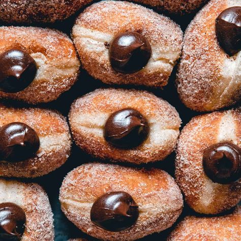 Brioche Doughnuts with Chocolate Filling Doughnut Filling Recipe, Cream Doughnut Recipe, Brioche Doughnuts, Cream Doughnut, Bavarian Cream Filling, Brioche Donuts, Cream Filled Donuts, Chocolate Brioche, Vegan Doughnuts