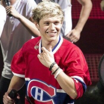 Frat Boy, Hockey Team, Niall Horan, Other People, Hockey, Red, Ice Hockey