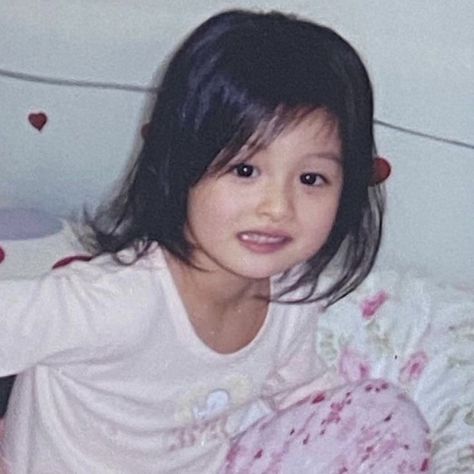 Nmixx Sullyoon, Childhood Pictures, Childhood Photos, Pre Debut, Child Day, Kpop Funny, Kids Pictures, Baby Pictures, Face Claims