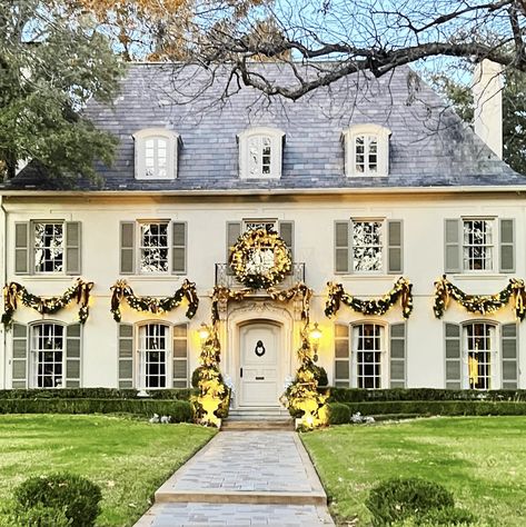 White Colonial House, Dallas Christmas, Colonial Remodel, Potted Boxwood, White Colonial, Colonial House Exteriors, White House Christmas, Lights Design, Georgian Homes