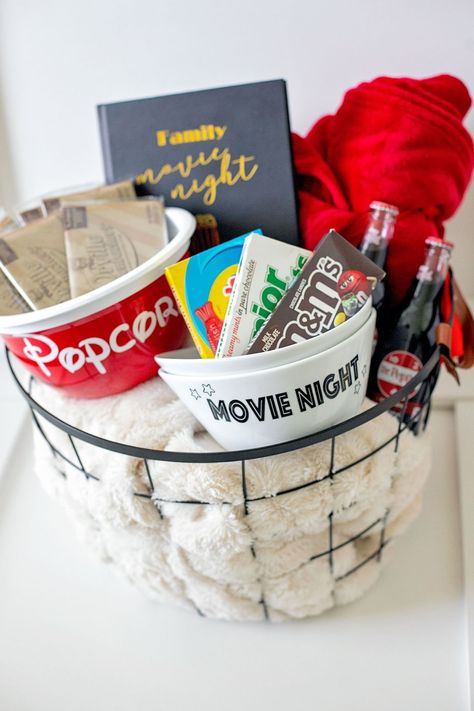 How to Make the Perfect Movie Night Gift Basket https://cherish365.com/how-to-make-the-perfect-movie-night-gift-basket/ Dinner And Movie Gift Basket, Cozy Movie Night Gift Basket, Gift Basket Movie Night, Movie Date Gift Basket, Movie Date Night Gift Basket, Movie Christmas Basket, Movie Night Kit Gift, Movie Night Bucket Gift, Movie Gift Box Ideas