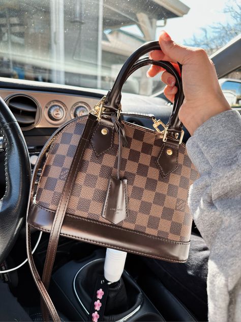 Louis Vuitton Bag Alma Bb, Louis Vuitton Bag Alma, Luis Vuitton Bag Outfit, Bb Alma Louis Vuitton, Louis Vuitton Alma Bb Outfit, Office Outfits Women Classy, Louis Vuitton Crossbody Bag Outfit, Lv Alma Bb Outfit, Lv Alma Bb Damier