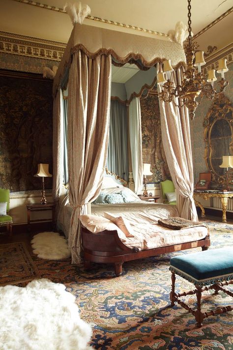 The Duke of Rutland's Belvoir Castle, Leicestershire Posh Bedroom, Royal Bedroom, Castle Bedroom, Victorian Bedroom, Castles Interior, Casa Vintage, Four Poster, Home Cinema, House Room