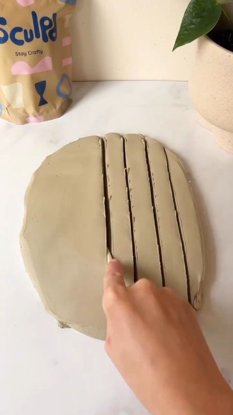 Discover Easy Clay Date Ideas to Bond Over Creativity Clay Diy Videos, 70s Clay Art, Clay Crafts For Mom Gift Ideas, How To Make Clay Bowls Diy, Clay Crafts Birthday Gift, Pottery For Mom Gift Ideas, How To Make A Ceramic Bowl, Easy Things To Do With Clay, Ceramic Gift Ideas Diy