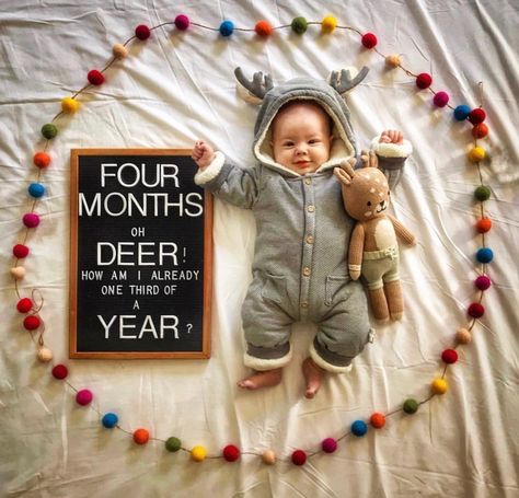 Three Month Baby, Baby Holiday Photos, Baby Captions, 4 Month Baby, Fun Baby Announcement, Baby Milestones Pictures, Baby Christmas Photos, Baby Announcement Pictures, Monthly Baby Pictures