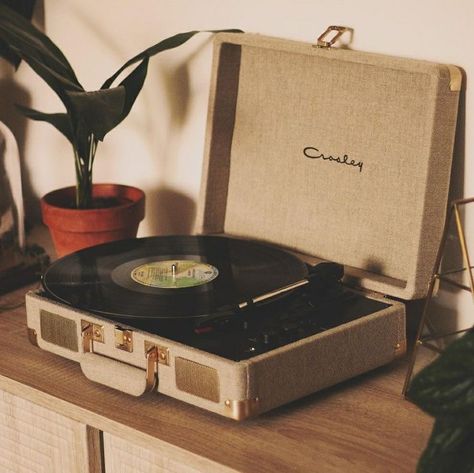 Music Aesthetic Beige, Record Player Aesthetic, Iphone Music Player, Records Aesthetic, Aesthetic Vinyl, Music Player App, Disco Aesthetic, Vinyl Aesthetic, Vintage Record Player