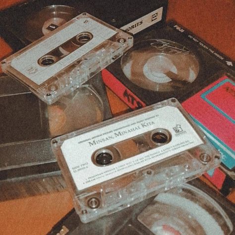 Tapes Aesthetic, 80’s Aesthetic, Fotografi Vintage, 80s Vibes, 80s Aesthetic, Music Covers, Retro Aesthetic, Aesthetic Vintage, Retro Vibe