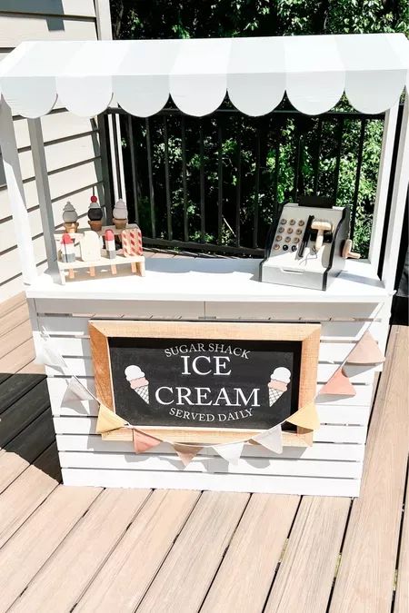 Diy Ice Cream Play Set, Ice Cream Booth Ideas, Ice Cream Bar Outside, Ice Cream Stand Birthday Party, Diy Play Ice Cream Shop, Ice Cream Carts Ideas, Ice Cream Station Party, Diy Ice Cream Shop Pretend Play, Outdoor Ice Cream Party