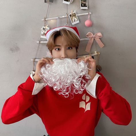 #han #jisung #icon #christmas #pfp Skz Christmas, Peter Han, Pop Pfp, Han Jisung Icon, Christmas Pfp, Pfp Kpop, Pfp Ideas, Christmas Icons, Kids Icon