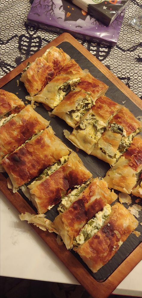 Make-Ahead Spinach Phyllo Roll-Ups from PHILADELPHIA® Phyllo Dough Roll Ups, Philo Dough, Spinach Pies, Spinach Puff Pastry, Cream Cheese Puff Pastry, Phyllo Dough Recipes, Phyllo Recipes, Cream Cheese Roll Up, Cream Cheese Appetizer