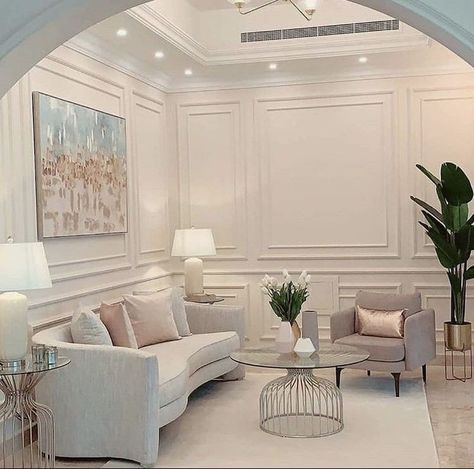 Wall Molding Living Room, Modern Classic Living Room, Living Room Decor Neutral, Minimalist Living Room Decor, Latest Living Room Designs, Casa Vintage, Living Room Design Inspiration, Classic Living Room, Small Living Room Decor