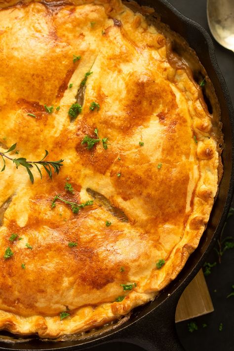 Cast Iron Skillet Recipes Chicken, Leftover Turkey Pot Pie, Pot Pie With Puff Pastry, Pie With Puff Pastry, Cast Iron Skillet Recipes Dinner, Dutch Oven Chicken, Cast Iron Chicken, Puff Pastry Crust, Turkey Pot