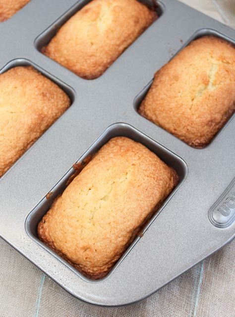 Easy Mini Loaf Cakes, Mini Quick Breads, Mini Cream Cheese Pound Cakes, Small Loaf Cakes, Mini Loaf Recipes, Mini Pound Cake Recipes, Mini Loaf Bread Recipes, Mini Loaves Of Bread For Gifts, Mini Pound Cakes Cupcake